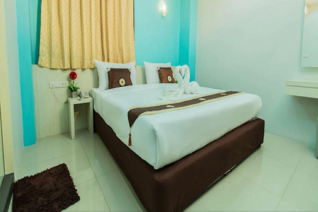 Le Touche Hotel Бангкок Экстерьер фото