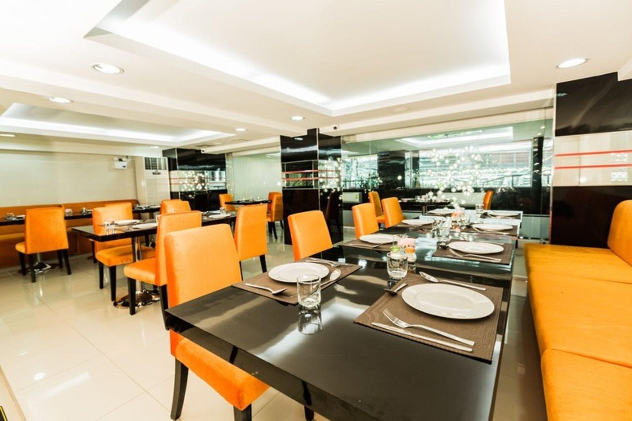 Le Touche Hotel Бангкок Экстерьер фото