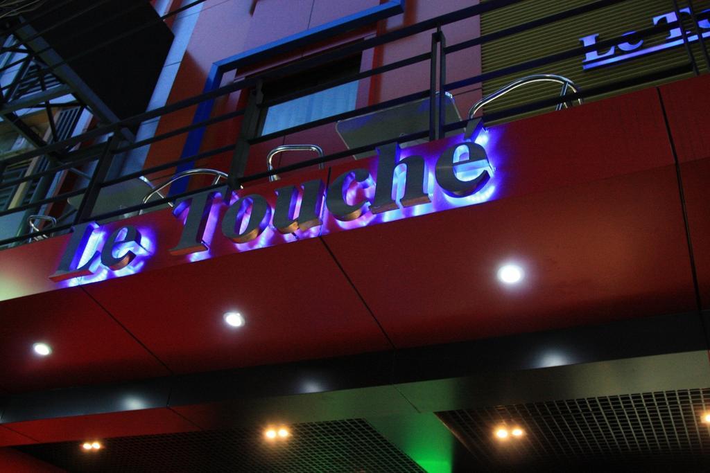 Le Touche Hotel Бангкок Экстерьер фото
