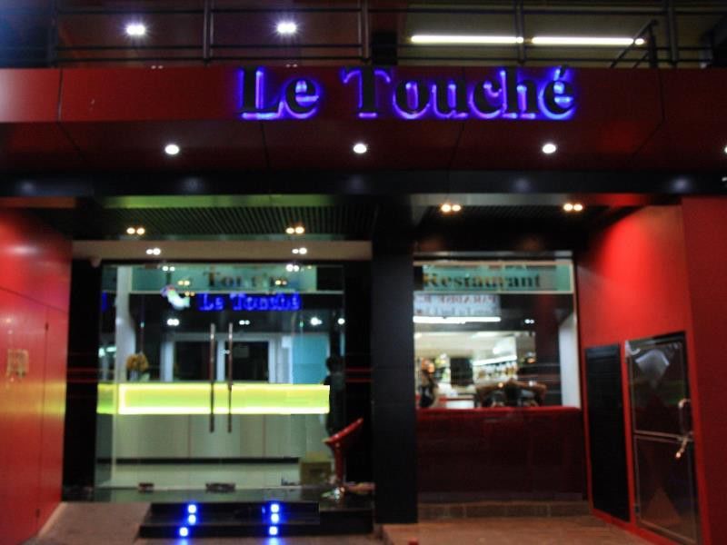 Le Touche Hotel Бангкок Экстерьер фото