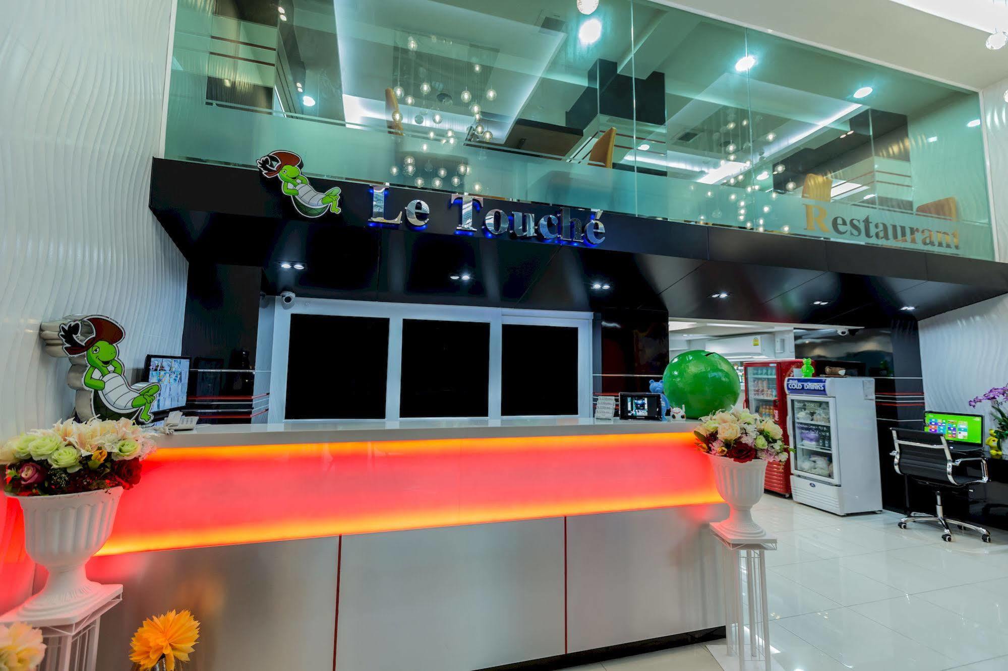 Le Touche Hotel Бангкок Экстерьер фото