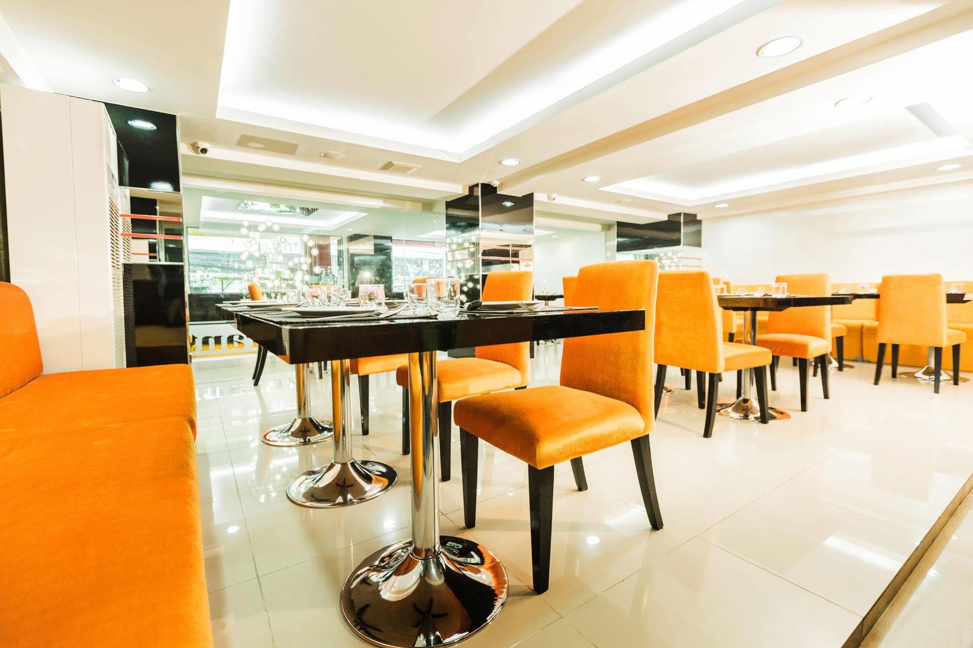 Le Touche Hotel Бангкок Экстерьер фото