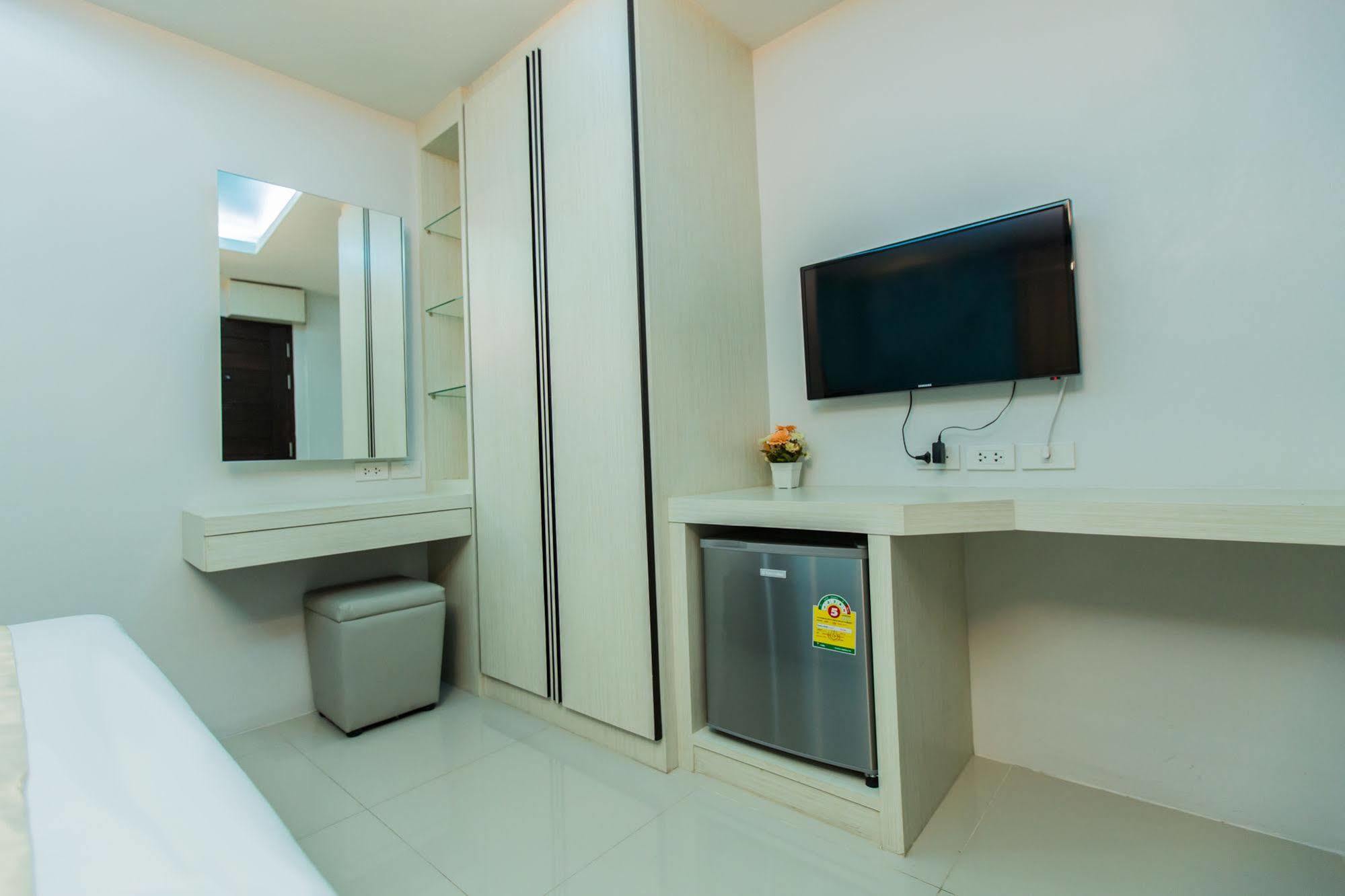Le Touche Hotel Бангкок Экстерьер фото