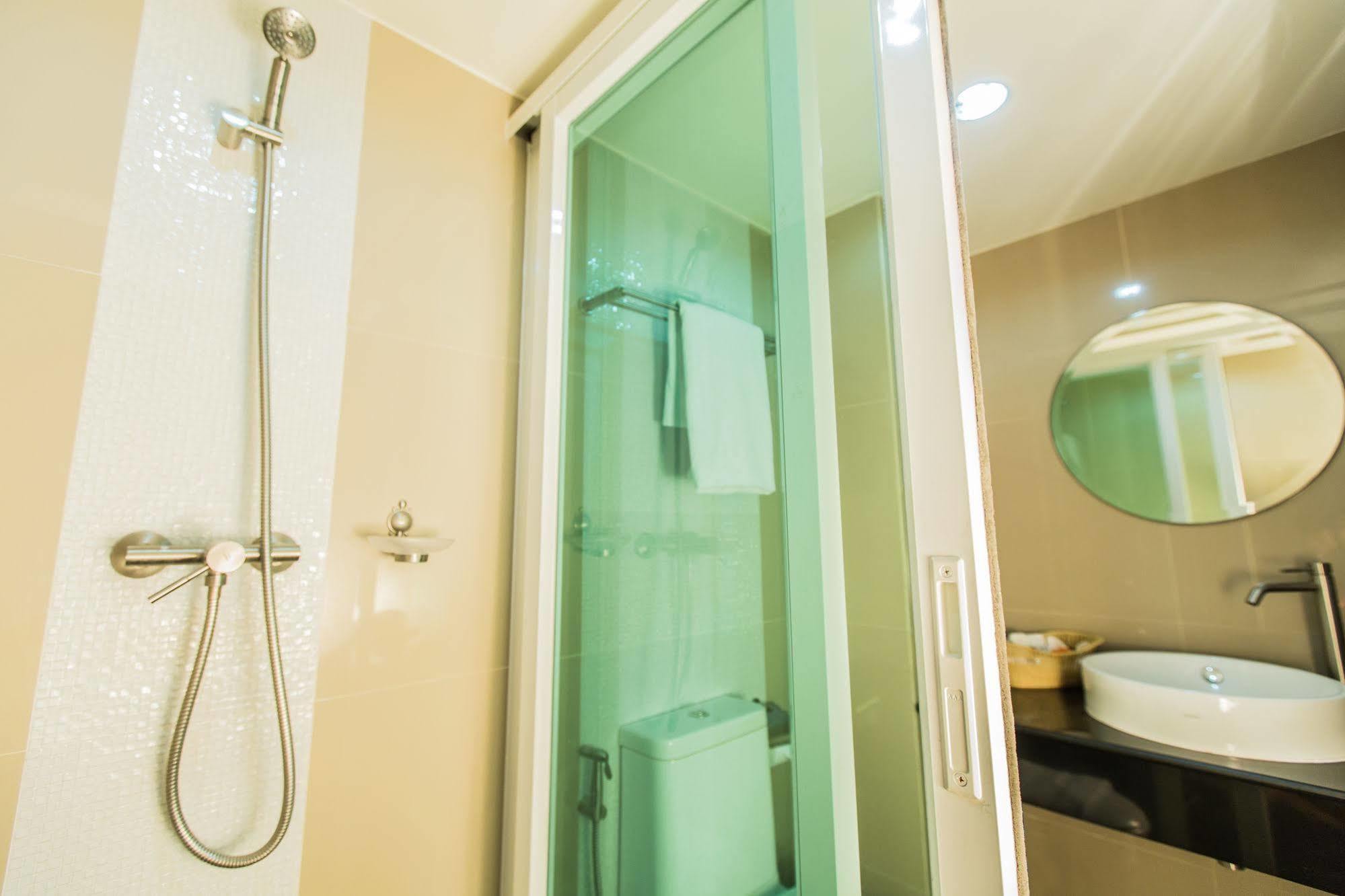 Le Touche Hotel Бангкок Экстерьер фото