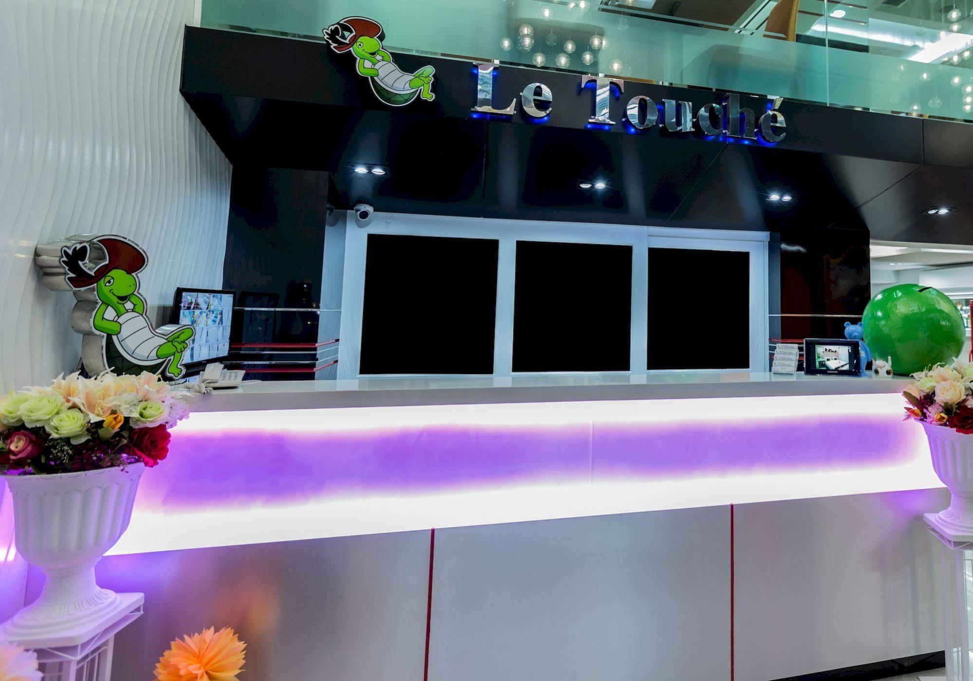 Le Touche Hotel Бангкок Экстерьер фото