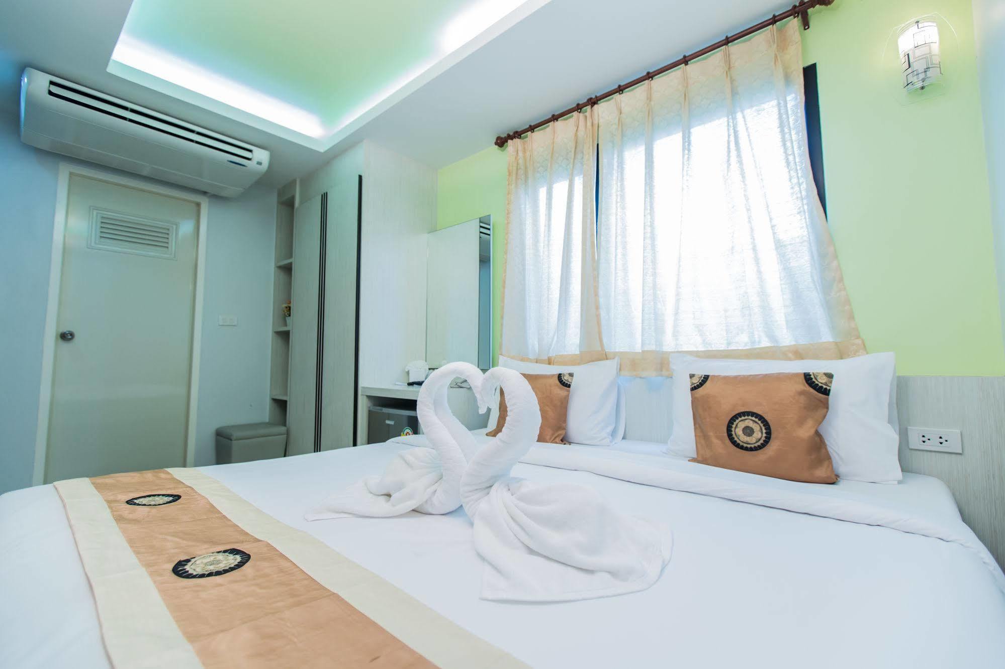 Le Touche Hotel Бангкок Экстерьер фото