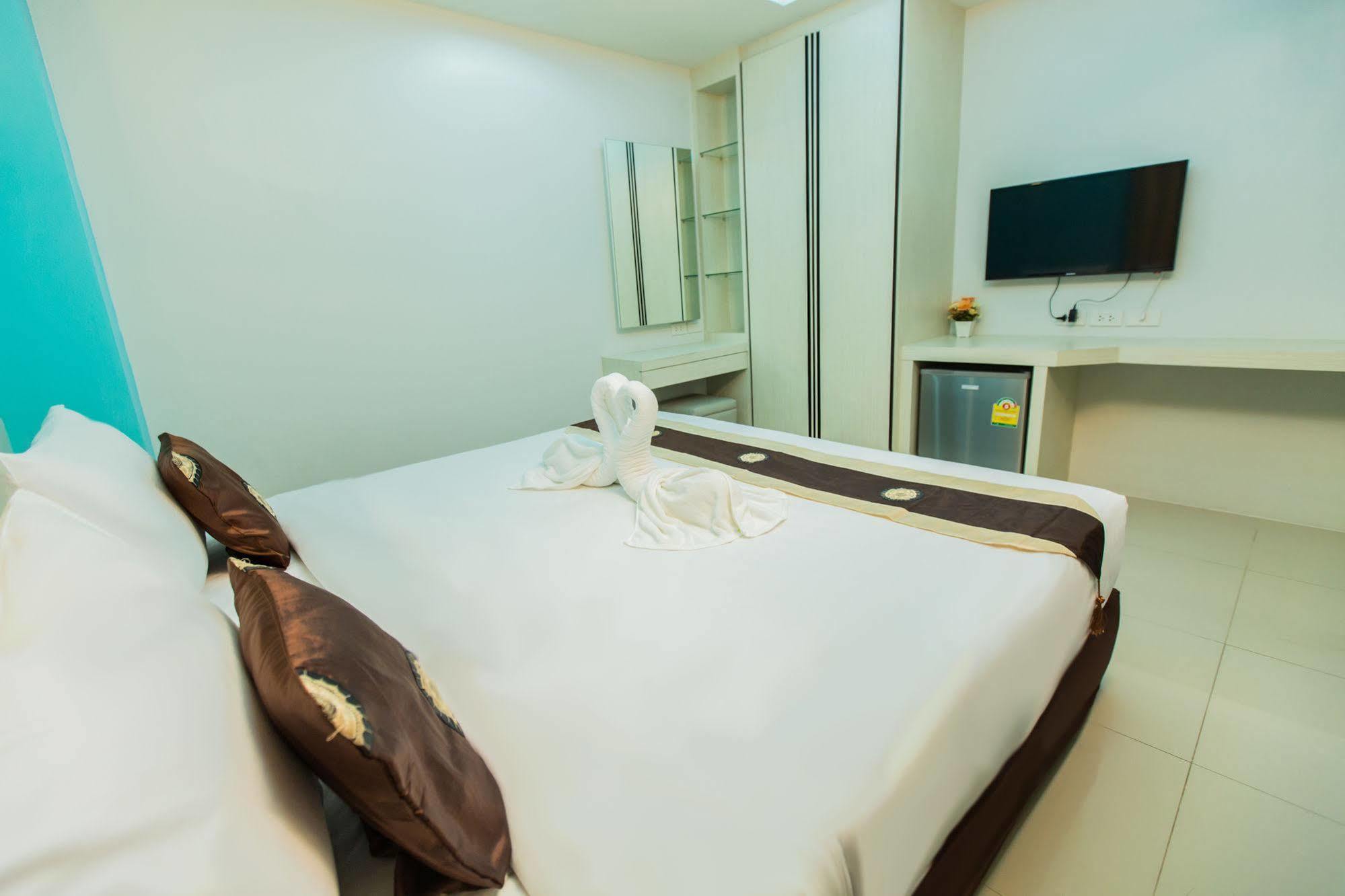 Le Touche Hotel Бангкок Экстерьер фото
