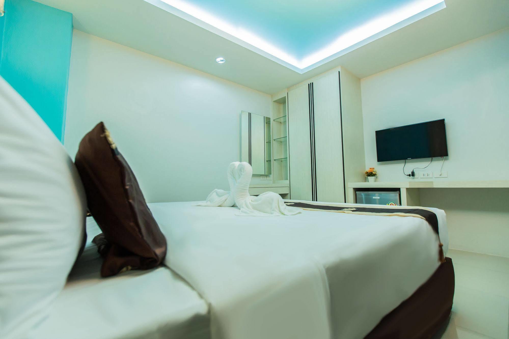 Le Touche Hotel Бангкок Экстерьер фото