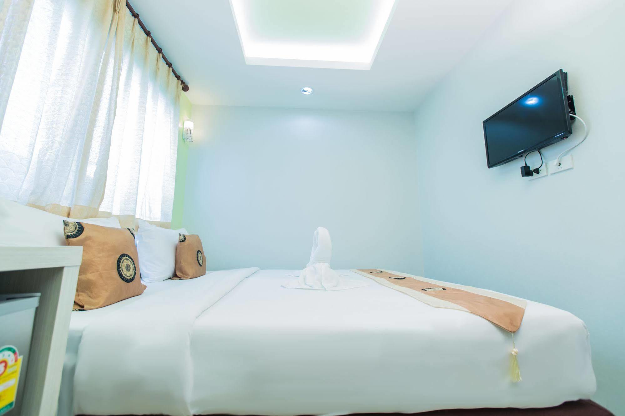 Le Touche Hotel Бангкок Экстерьер фото