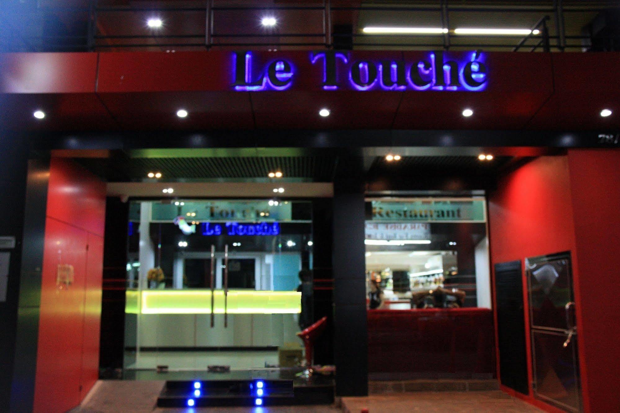 Le Touche Hotel Бангкок Экстерьер фото