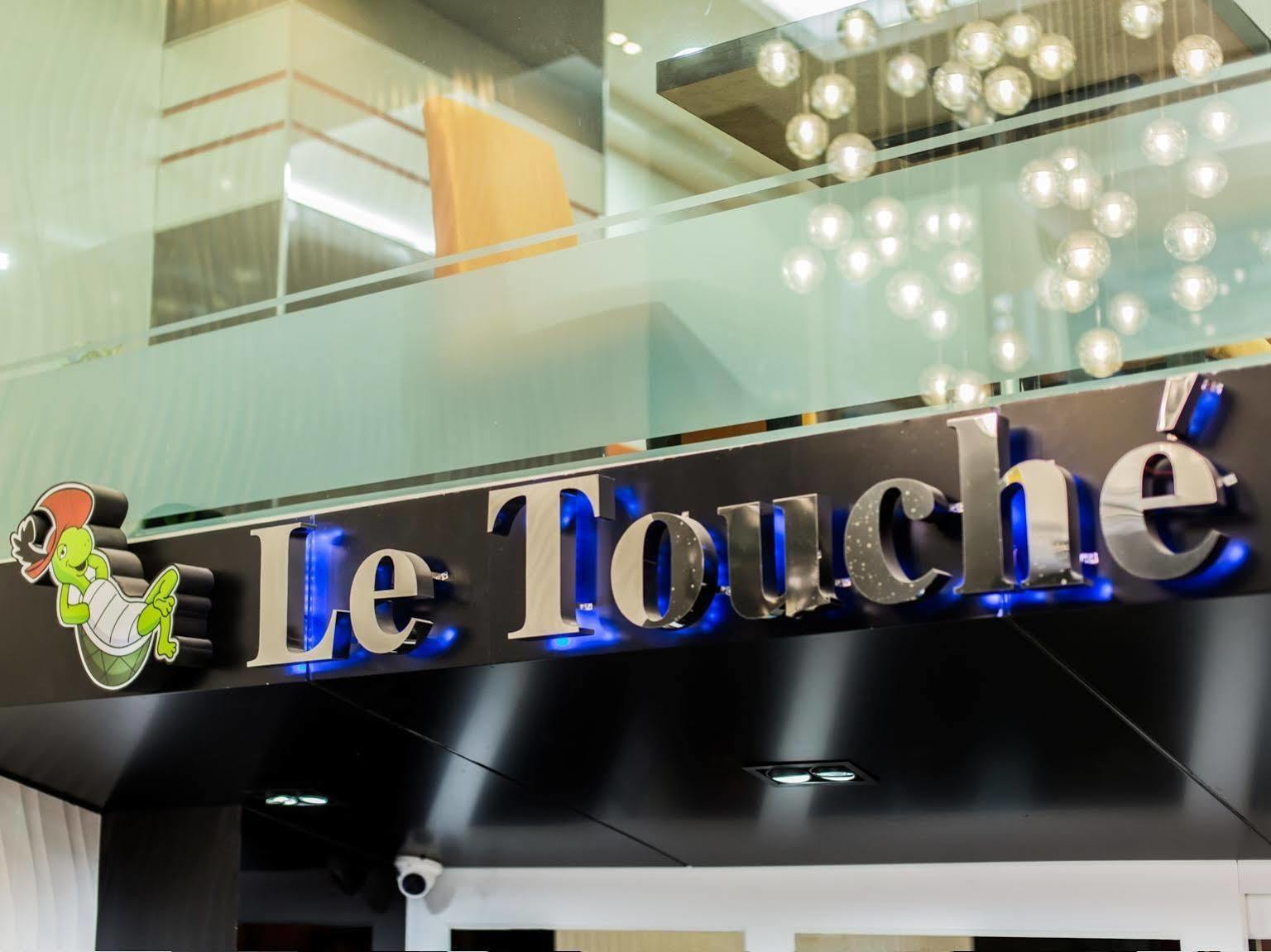 Le Touche Hotel Бангкок Экстерьер фото