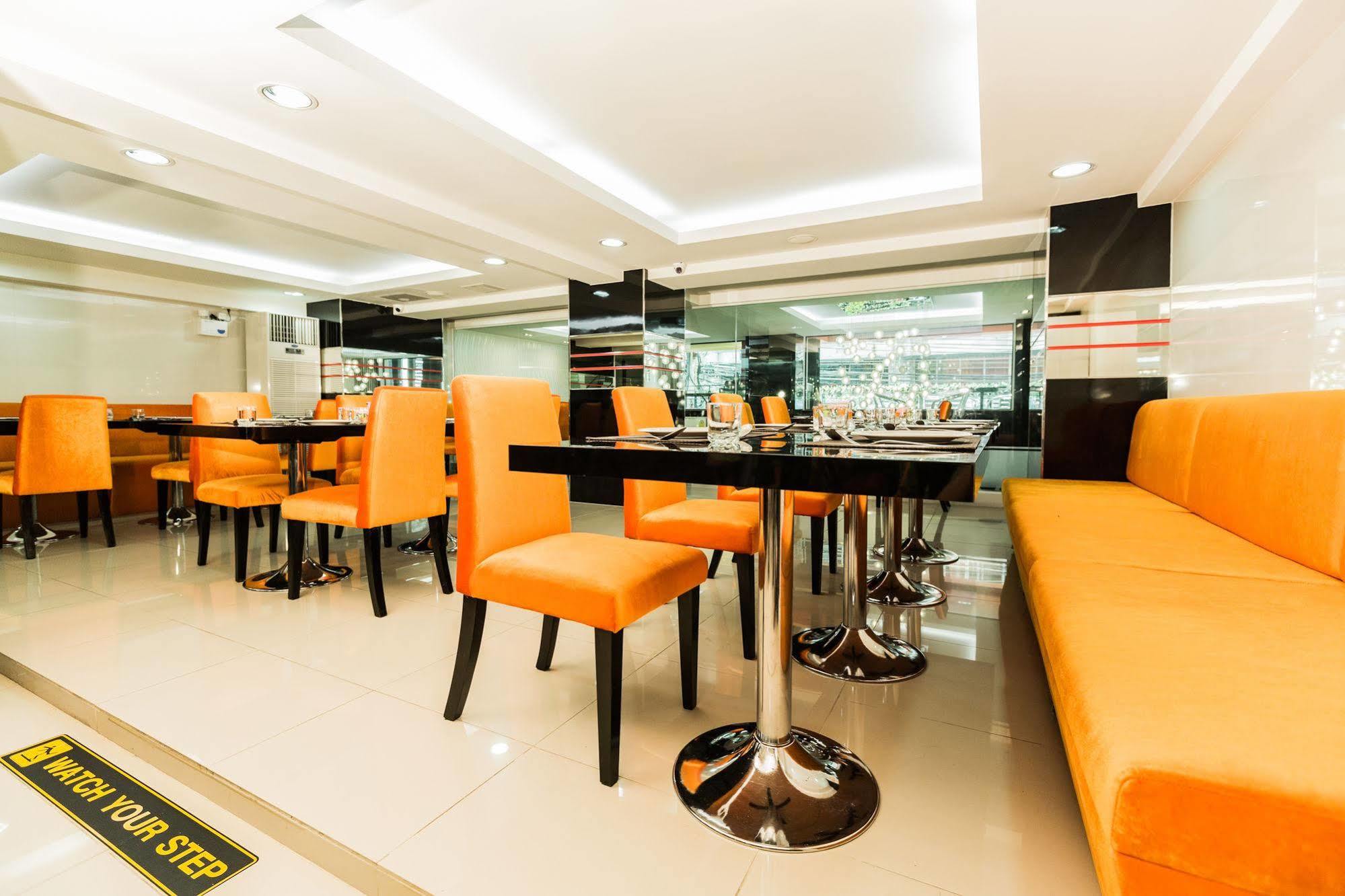Le Touche Hotel Бангкок Экстерьер фото